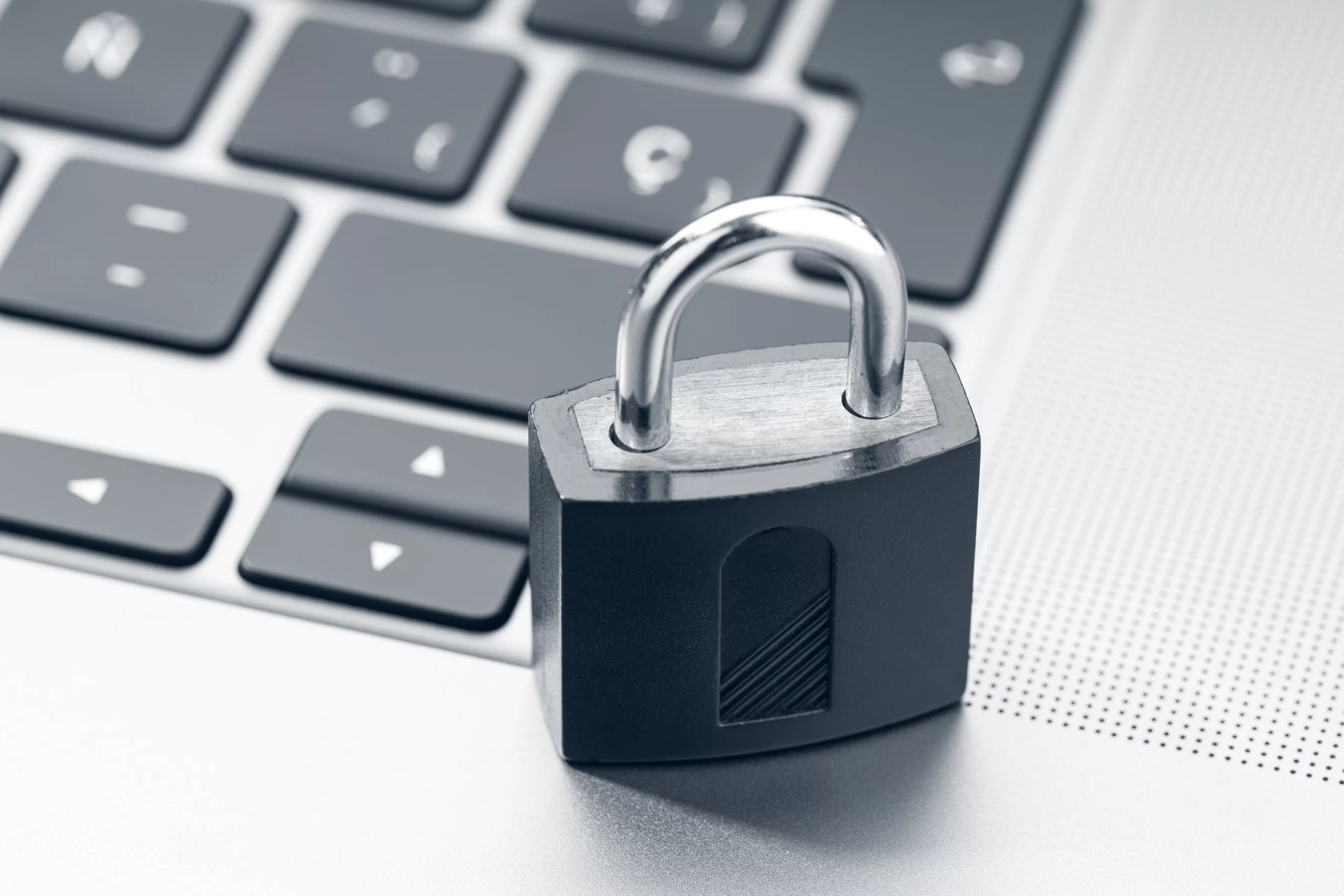 teclado com um cadeado, representando a segurança da informação